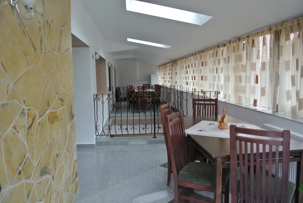Pensiune Restaurant Piatra Craiului Dimbovicioara Exterior photo