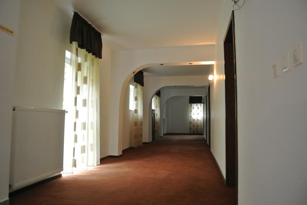 Pensiune Restaurant Piatra Craiului Dimbovicioara Exterior photo